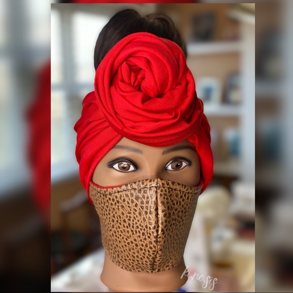 Pebble Grained Leopard Mask - Picture 2 of 2